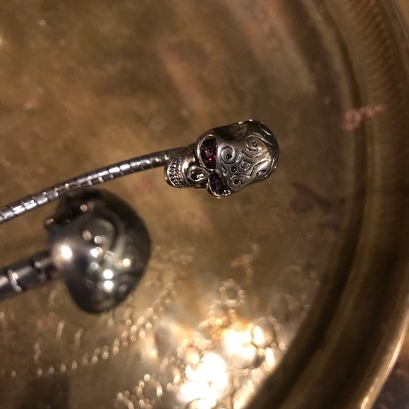 Skull Cuff - Picture 6 of 7